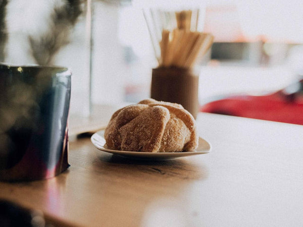Pan de Muerto: Un Bocado Festivo y Conmemorativo - Wine.com.mx