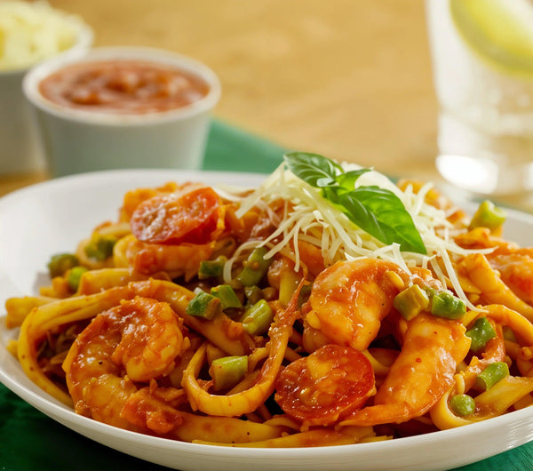 Pasta con camarones en salsa de jitomate y chipotle