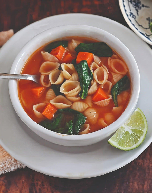 Sopa de pasta con espinacas